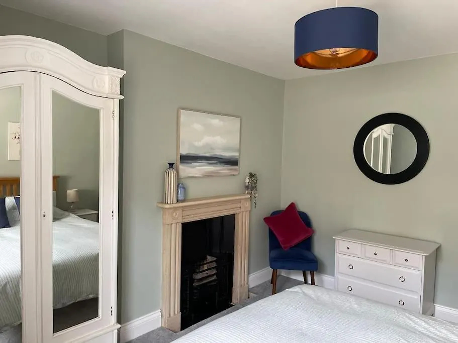 New Stunning Central 2 Bed Apartment With Parking GLOUCESTERSHIRE
