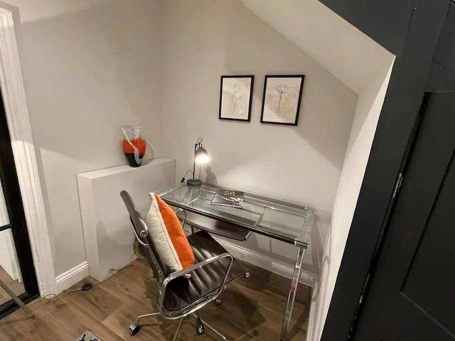 New Stunning Central 2 Bed Apartment With Parking GLOUCESTERSHIRE United Kingdom