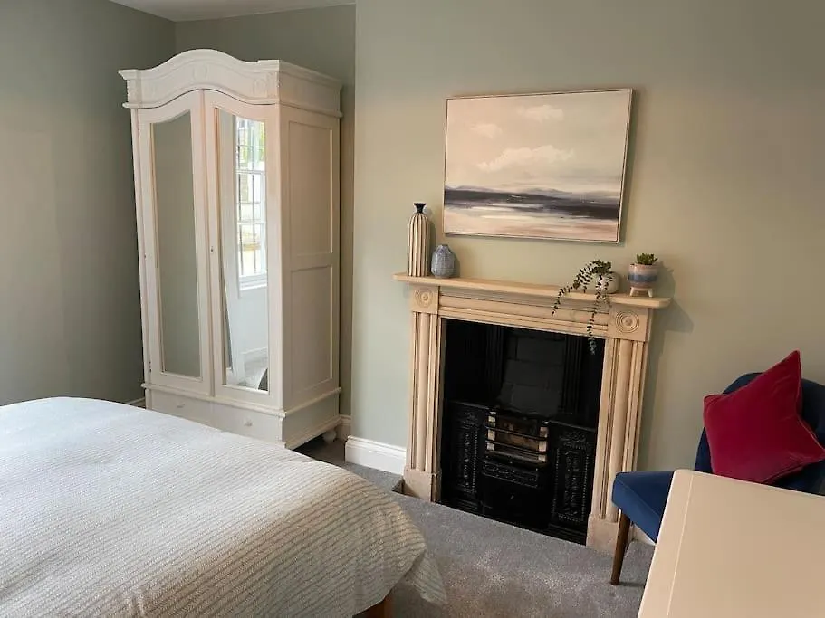New Stunning Central 2 Bed Apartment With Parking GLOUCESTERSHIRE
