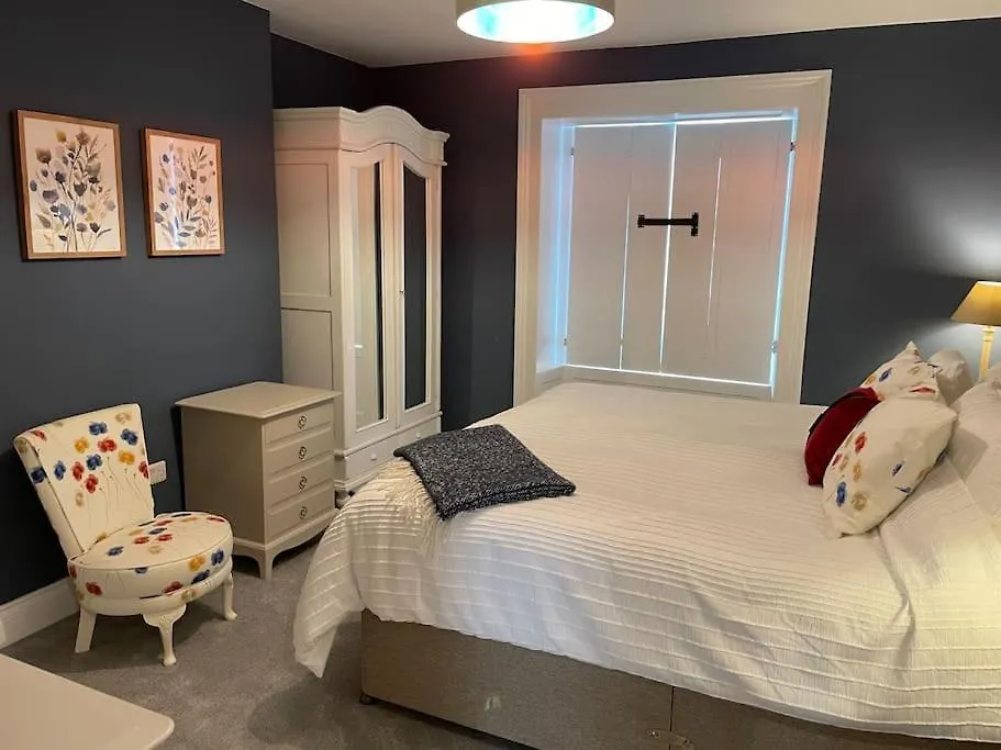 New Stunning Central 2 Bed Apartment With Parking GLOUCESTERSHIRE 0*,